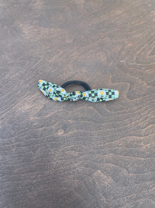 Retro tulips hair tie